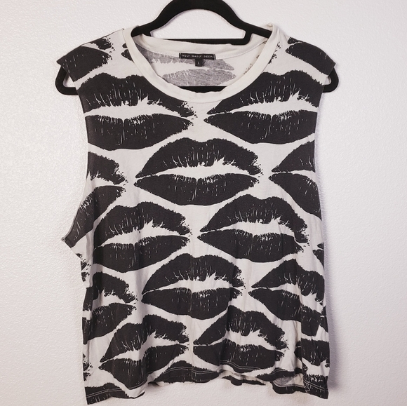 🛍CLOSING SALE🛍Truly Madly Deeply Lip Muscle Tee  - Picture 2 of 5